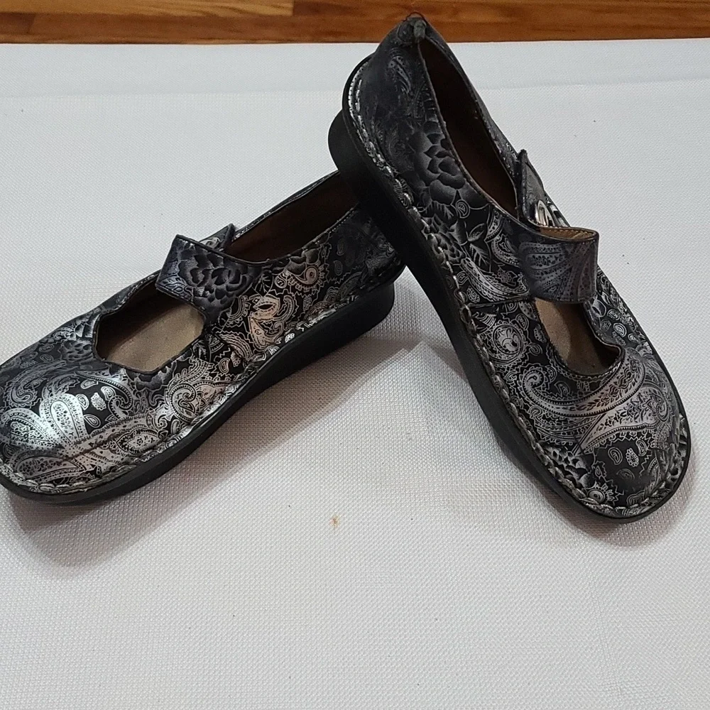 Alegria Womens Mary Janes Shoes Black Silver Floral Paisley   Sz 36/5.5 GUC READ - Picture 11 of 12